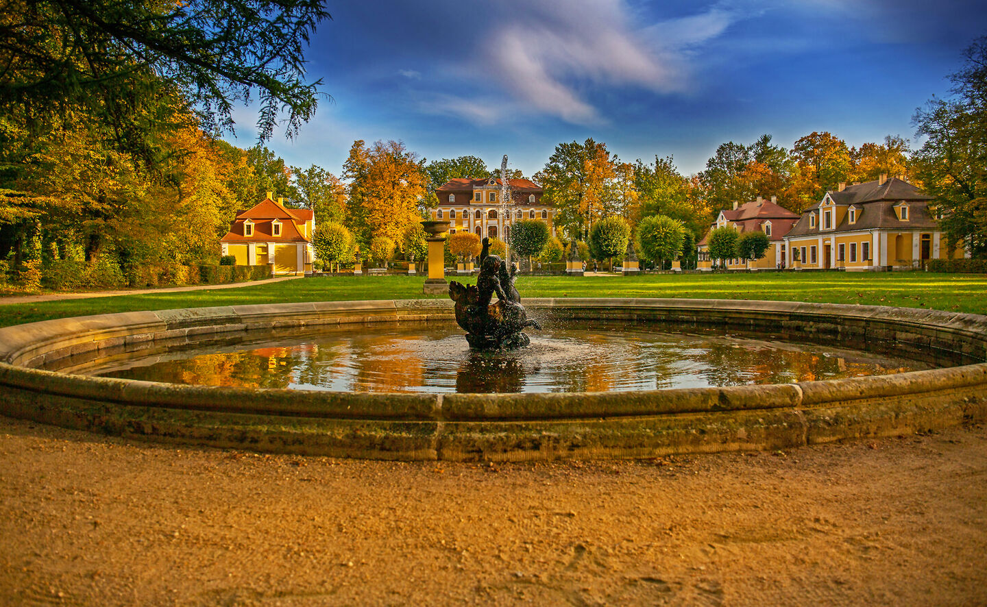 Schloss im Herbst